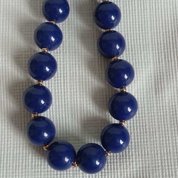 Vintage Navy Blue & Gold Toned Single Strand Acrylic Beaded Lightweight Necklace - Picture 4 of 9